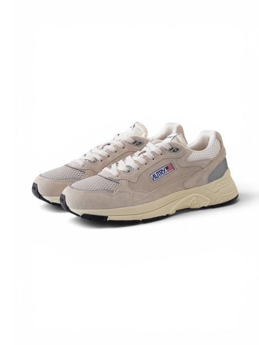 Sandfarbener Autry-Sneaker „Hyperway“
