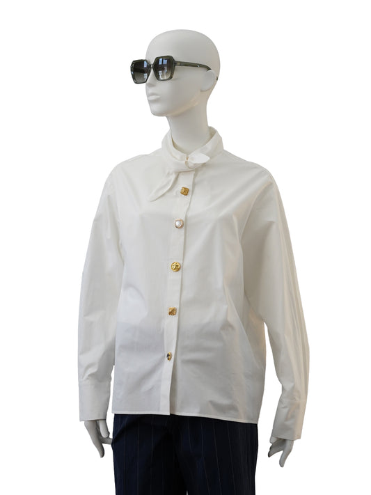 Weiße Bluse mit goldenen Knöpfen von Essentiel Antwerp