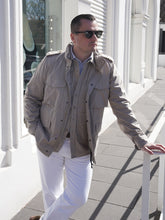 Sandfarbenes Fieldjacket von ASPESI – Ansicht 2