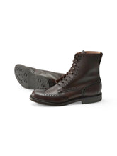 Dunkelbrauner Schnürstiefel Islay aus Scotch-Grain-Leder von Crockett & Jones – Ansicht 2