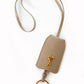 Taupefarbener Schlüsselanhänger mit kleinem goldenem " Ami de Cœur " Logo