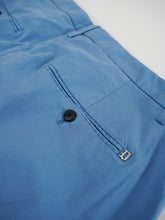 Royalblaue Chino von Dondup – Ansicht 2
