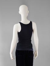 Dunkelblaues, geripptes Top mit Embellishment