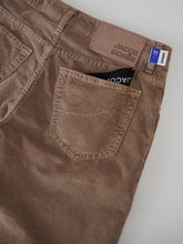 Nussfarbene, strukturierte 5-Pocket-Hose von Jacob Cohen – Ansicht 2