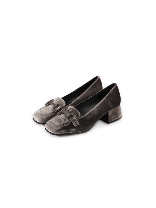 Grauer Samt-Pumps im Loafer-Look von Pedro Miralles