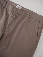 Sandfarbene Chino „Clifton“ von CLOSED – Ansicht 2