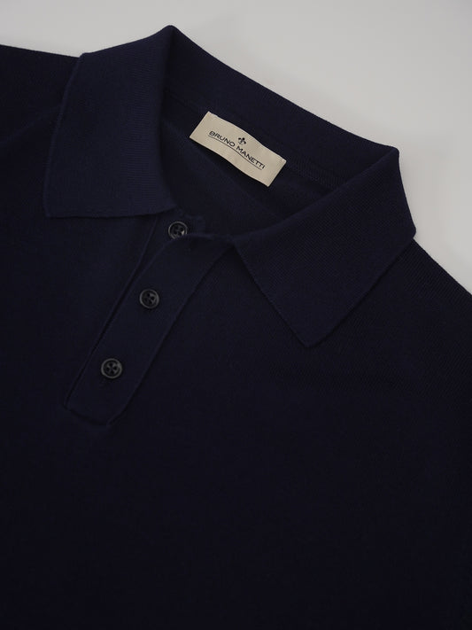 Dunkelblaues Strickpolo mit orangefarbenem Detail von Bruno Manetti – Ansicht 4