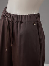 Dunkelbraune Satin-Hose