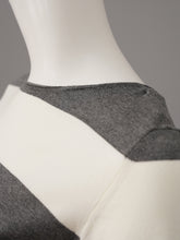 Grau-cremefarbenes Longsleeve mit Knopf-Details von Semicouture – Ansicht 2