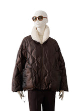 Dunkelbraune Oversize-Steppjacke mit Fake-Fur Kragen