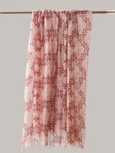 Gemusterter Kaschmir-Schal in Rosa und Bordeaux von Hemisphere – Ansicht 2