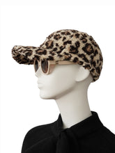 Teddy-Cappy im Leo-Print von Vanity Square – Ansicht 2
