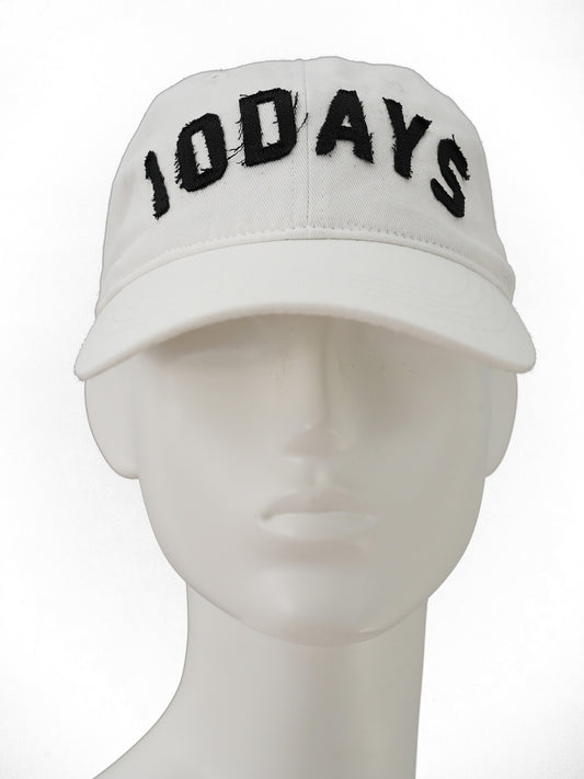 Weiße Cappy mit schwarzem Schriftzug von 10days