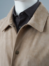 Sandfarbenes Velours-Overshirt von Werner Christ – Ansicht 2