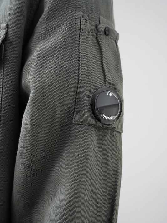 Graues Overshirt aus Baumwolle und Leinen von C.P. Company – Ansicht 2