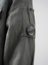 Graues Overshirt aus Baumwolle und Leinen von C.P. Company – Ansicht 2