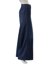 Dunkelblaue Marlenejeans mit goldenen Knöpfen von Seductive – Ansicht 2
