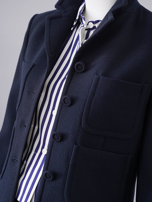 Dunkelblauer Kurz-Blazer mit vier Taschen von ODEEH – Ansicht 4