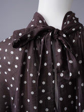 Braune transparente Punkte-Bluse mit Schleife und Ballonärmeln von SoSue – Ansicht 2