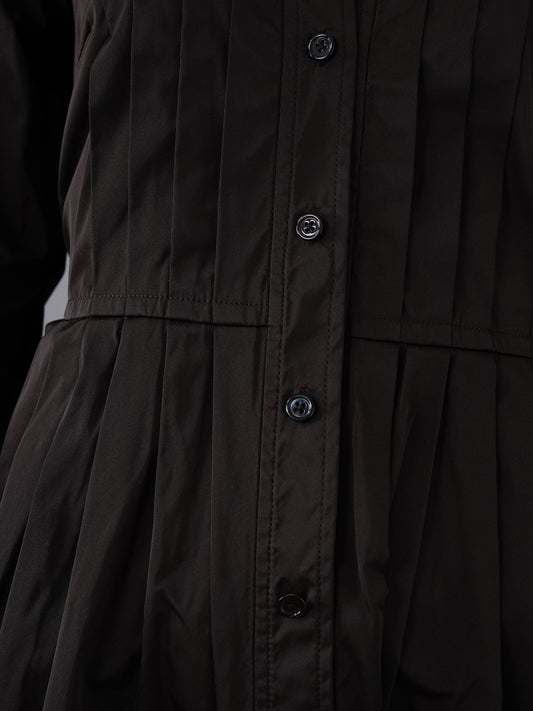Dunkelbraunes Hemdblusenkleid mit Biesen und Faltenrock von ODEEH – Ansicht 4