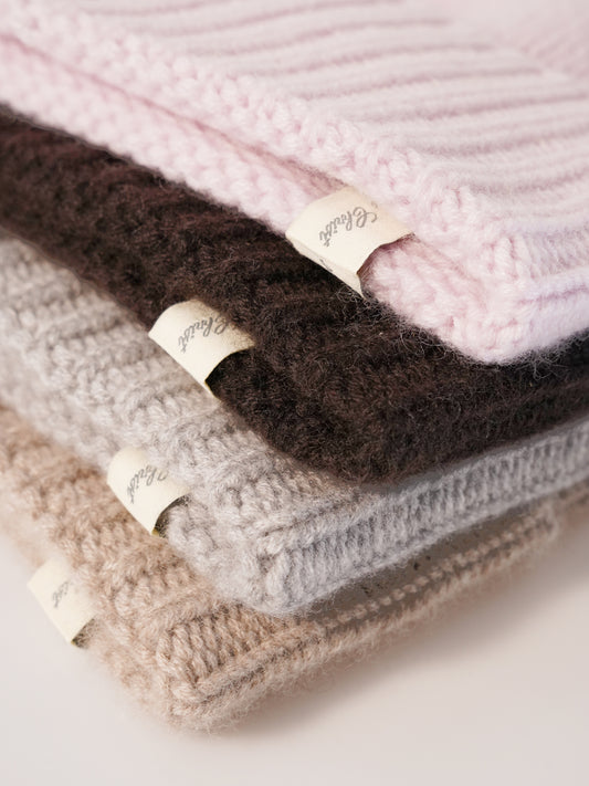 Puderrosa Kaschmir-Mütze von Henry Christ – Ansicht 2