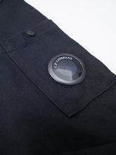 Schwarzes Langarmshirt mit Linsen-Badge von C.P. Company – Ansicht 2