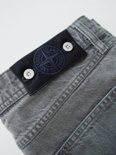 Graue Straight-Jeans mit heller Waschung von Stone Island – Ansicht 2