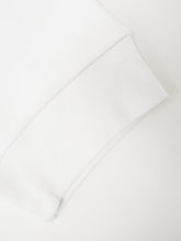 Weißes T-Shirt aus feiner Rippe von Stefan Brandt – Detailansicht des Ärmelbündchens