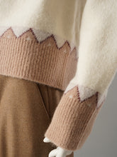 Cremefarbene Norwegerjacke mit Goldknöpfen von Sosue – Detailansicht des Ärmelbündchens mit Norwegermuster
