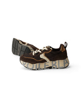 Dunkelbrauner Chunky-Sneaker mit Plateausohle von Voile Blanche – Seitenansicht mit Laufsohle