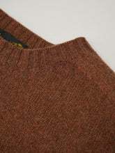 Haselnussbrauner Pullover mit Rundhals von Glenugie – Ansicht 2