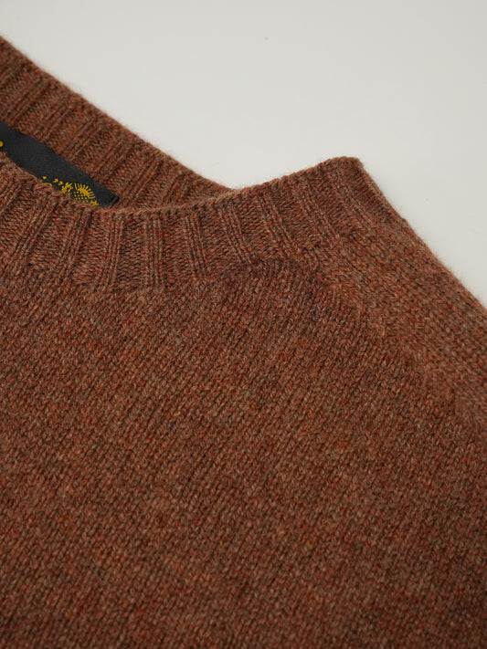 Haselnussbrauner Pullover mit Rundhals von Glenugie – Ansicht 2