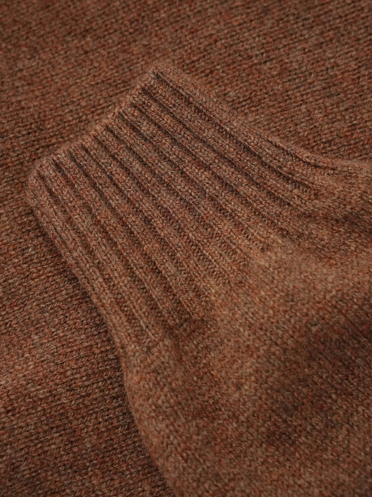 Haselnussbrauner Pullover mit Rundhals von Glenugie – Ansicht 5