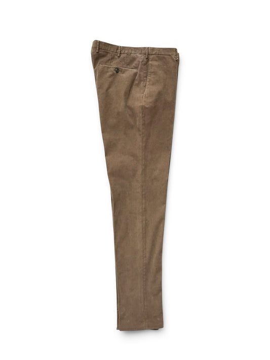 Haselnussbraune Cordhose mit Bügelfalte von Slowear