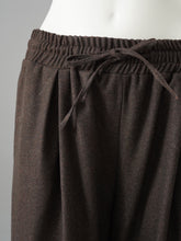 Dunkelbraune weite Hose mit Tunnelzug von SoSue – Ansicht 2