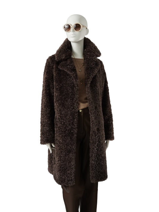 Schokobrauner Mantel aus lockigem Webpelz von Herno