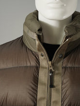Zweifarbige Daunenjacke in Braun und Oliv von Parajumpers – Ansicht 2