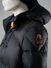 Marineblaue Daunenjacke mit Kapuze von Parajumpers – Ansicht 2