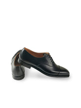Schwarzer Cap-Toe Oxford von Crockett & Jones – Ansicht 2