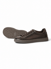 Dunkelbrauner Sneaker mit flexibler Gummisohle von Doucal's – Ansicht 2
