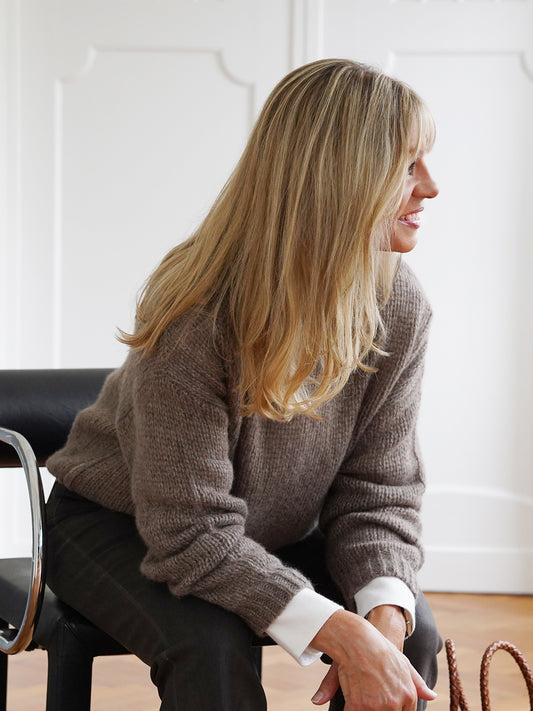 Taupefarbener Oversize-Grobstrick-Roundneck aus Kaschmir und Seide von Henry Christ – Ansicht 5