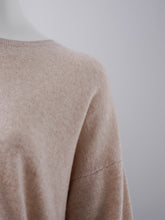 Sandfarbener Kaschmir-Pullover von 8cashmere – Ansicht 2