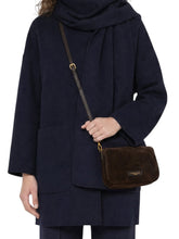 Kleine, dunkelbraune Velour-Tasche von Gianni Chiarini – Ansicht 2