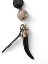 Kette mit Olivenholz-Zahn-Anhänger von Juwelenkind – Ansicht 2
