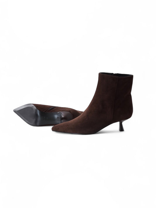 Dunkelbraune Velours-Stiefelette mit Absatz von Bibi Lou