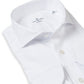 Weißes Hemd mit Haikragen und Sportmanschette