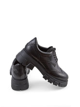 Schwarzer Schnürschuh mit Profilsohle von ASH – Ansicht 2