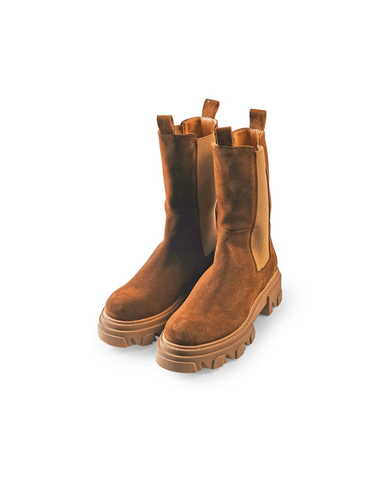 Cognacfarbene Stiefelette mit Profilsohle von Bukela