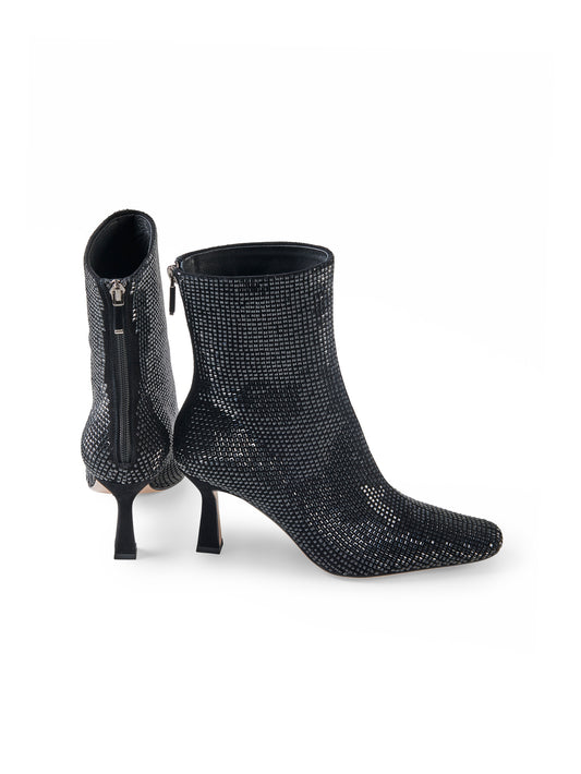 Schwarze Stiefelette mit Absatz und Schmucksteinen von Lola Cruz – Ansicht 2