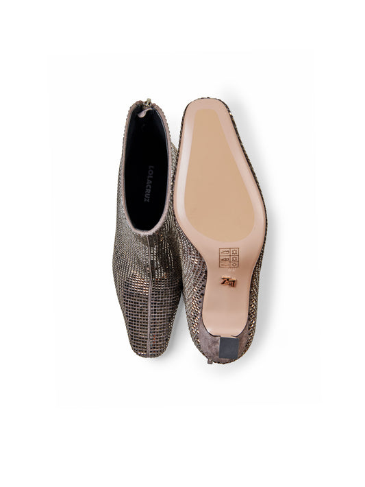 Stiefelette mit Absatz und Schmucksteinen von Lola Cruz – Ansicht 3